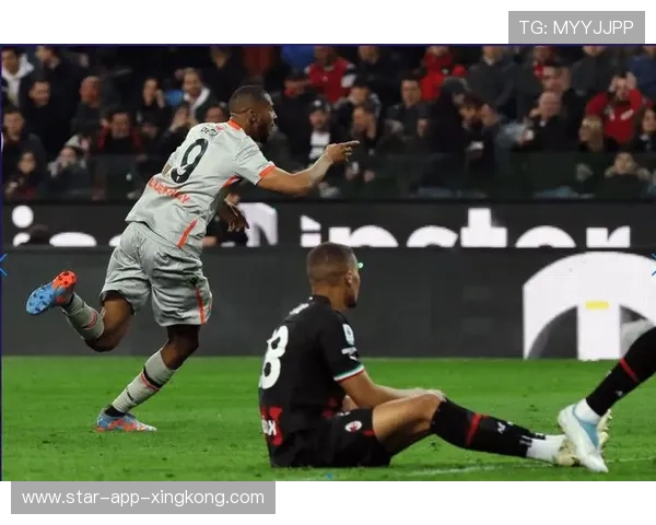 莱奥倒三角回传队友门前补射成功