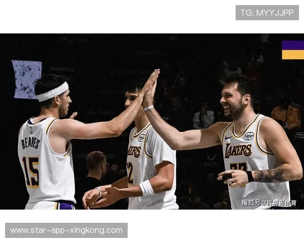 湖人热火末节决战｜里夫斯三分一剑封喉 东契奇打2+1锦上添花，湖人队史三分